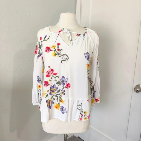Old Navy Tops - Old Navy White Floral V-Neck